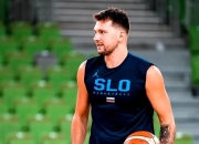 一号娱乐-包含东契奇回归赛场，精彩发挥首场状态亮眼，SKT观众沸腾！的词条