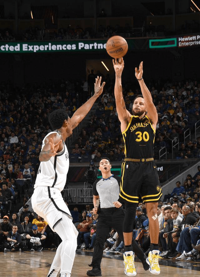 包含库里连续三场比赛得分超过惊险取胜，切尔西挑战极限！的词条